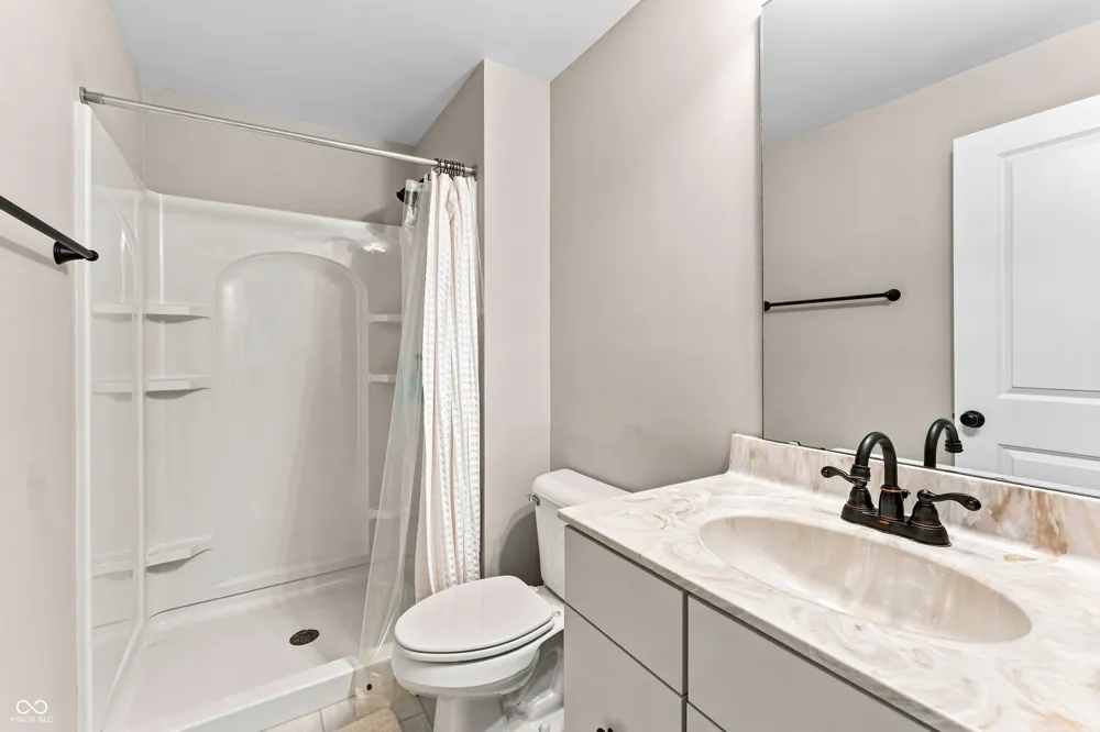5059 Oak Ridge Trail Columbus, IN 47201