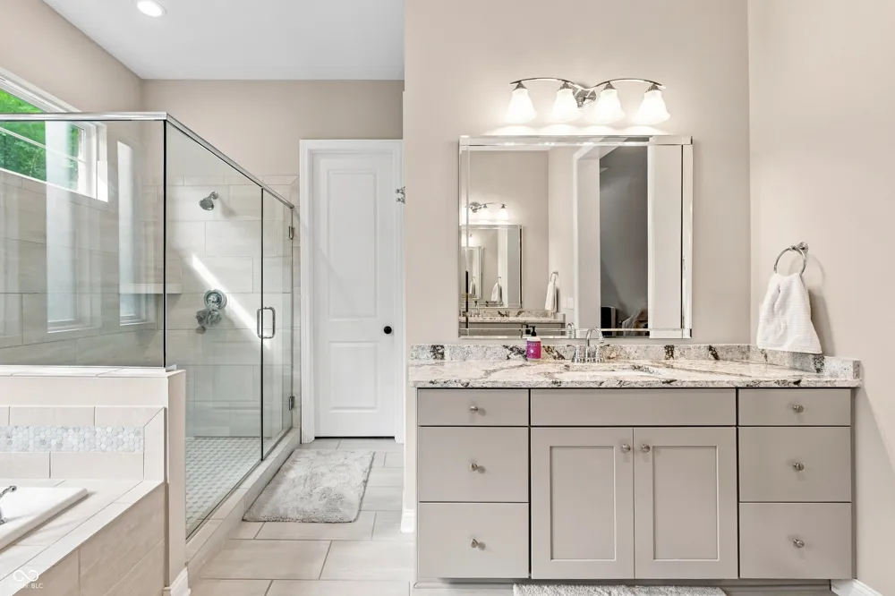 5059 Oak Ridge Trail Columbus, IN 47201