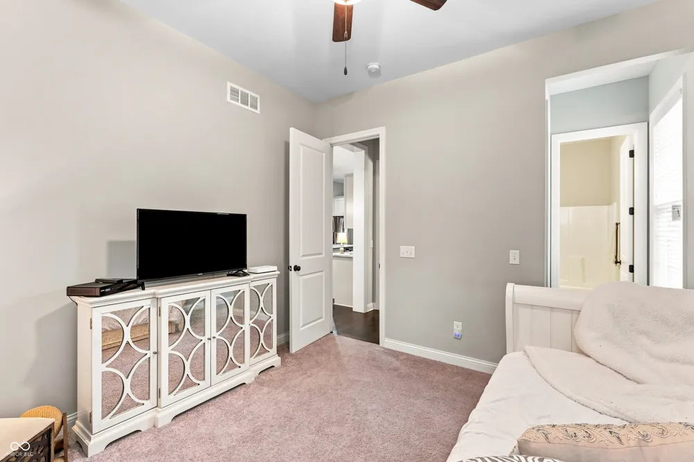 5059 Oak Ridge Trail Columbus, IN 47201