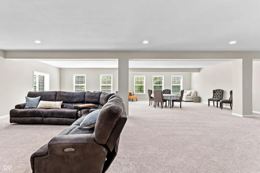 5059 Oak Ridge Trail Columbus, IN 47201
