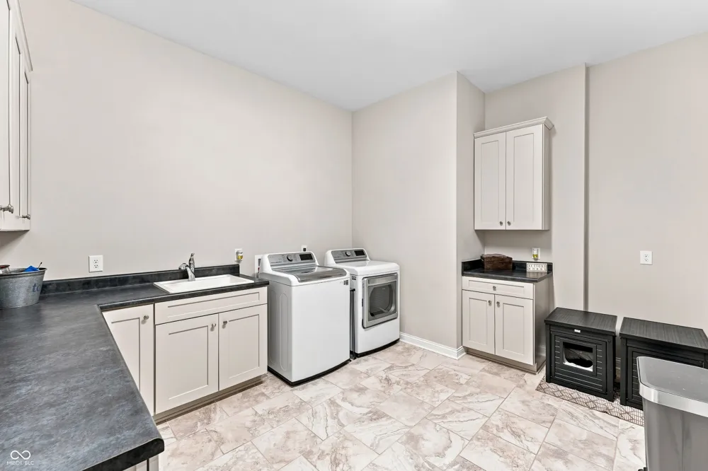 5059 Oak Ridge Trail Columbus, IN 47201