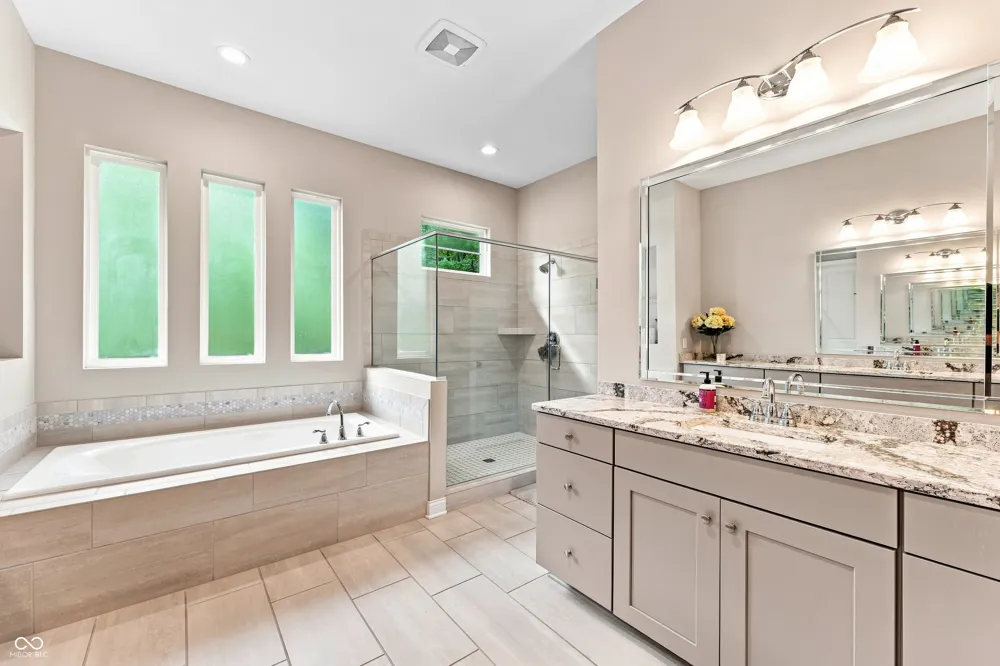 5059 Oak Ridge Trail Columbus, IN 47201