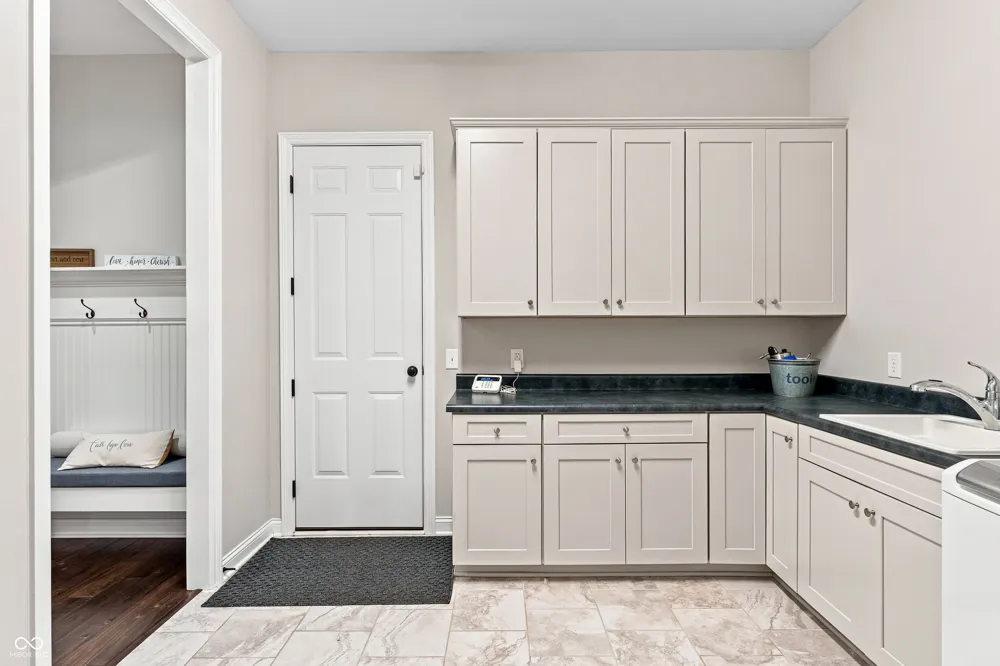 5059 Oak Ridge Trail Columbus, IN 47201