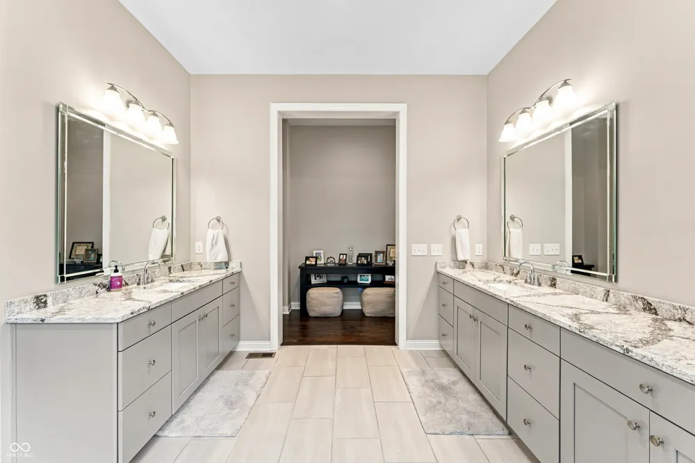5059 Oak Ridge Trail Columbus, IN 47201