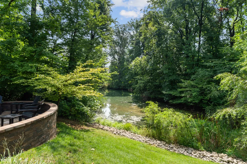 5059 Oak Ridge Trail Columbus, IN 47201