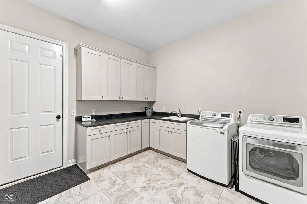 5059 Oak Ridge Trail Columbus, IN 47201