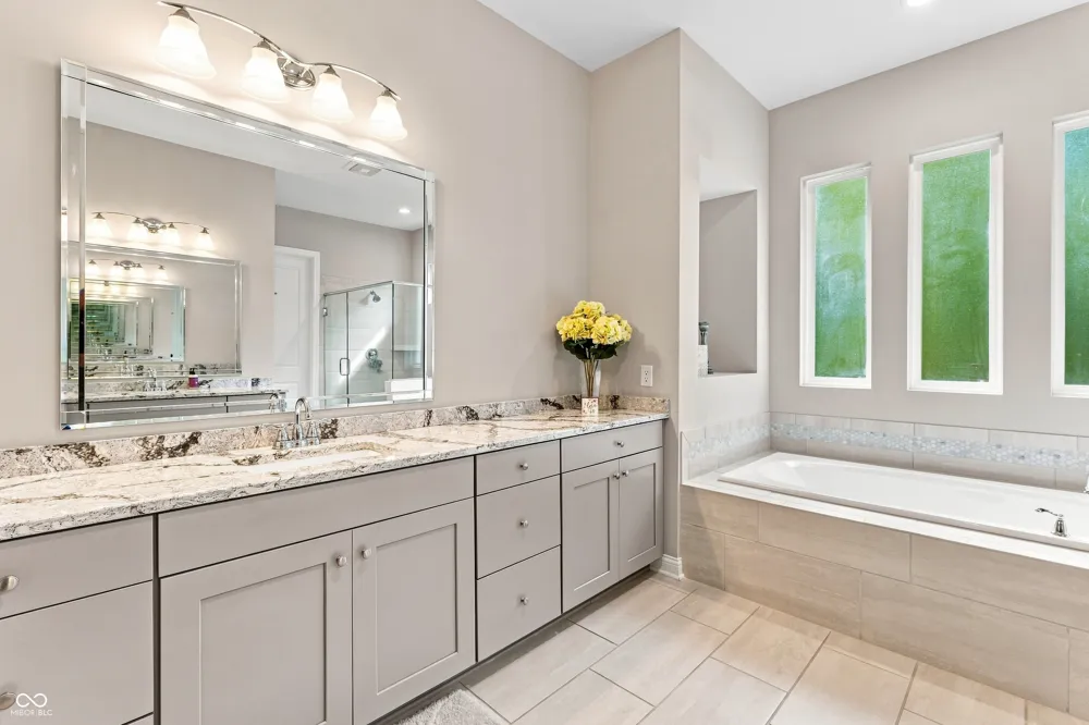 5059 Oak Ridge Trail Columbus, IN 47201