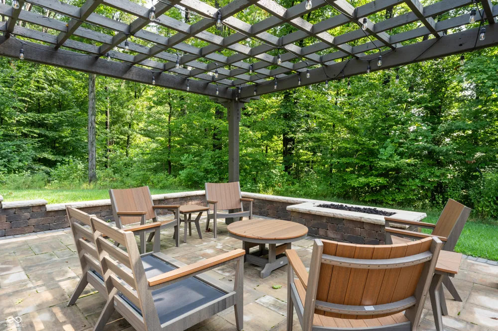 5059 Oak Ridge Trail Columbus, IN 47201