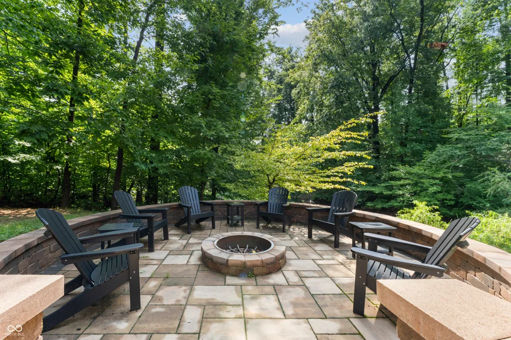 5059 Oak Ridge Trail Columbus, IN 47201