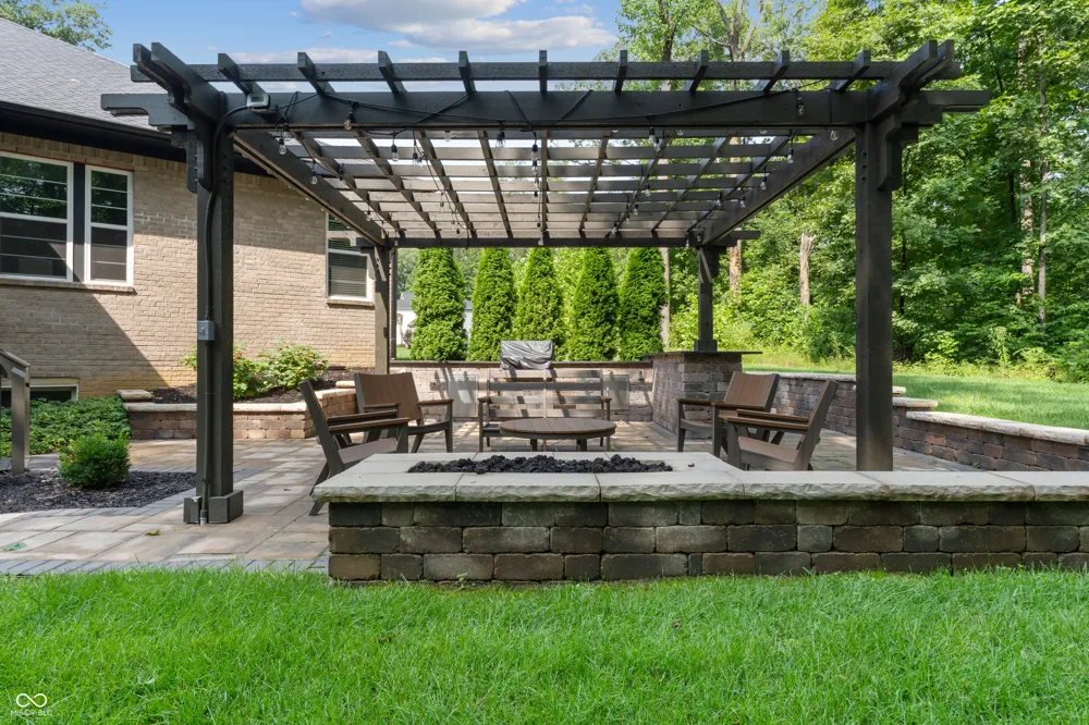 5059 Oak Ridge Trail Columbus, IN 47201