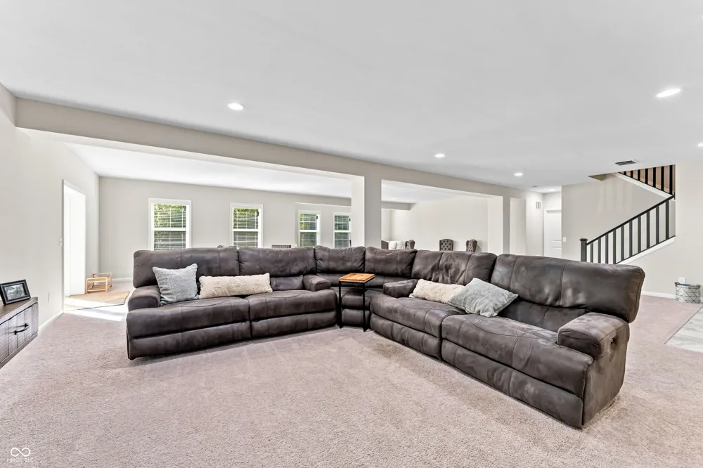 5059 Oak Ridge Trail Columbus, IN 47201