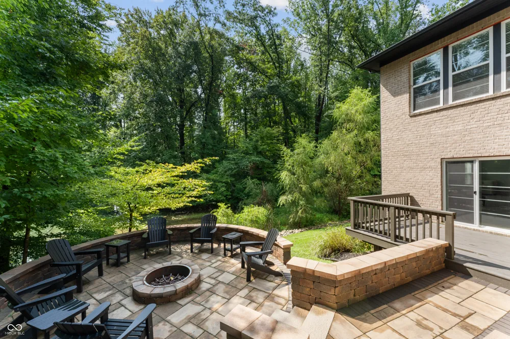 5059 Oak Ridge Trail Columbus, IN 47201