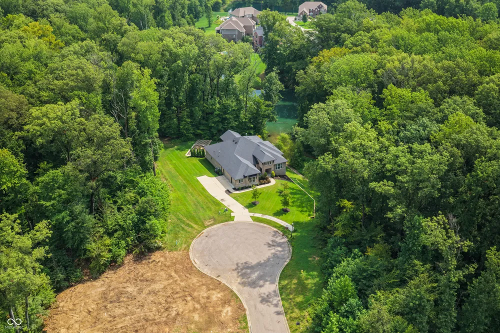 5059 Oak Ridge Trail Columbus, IN 47201