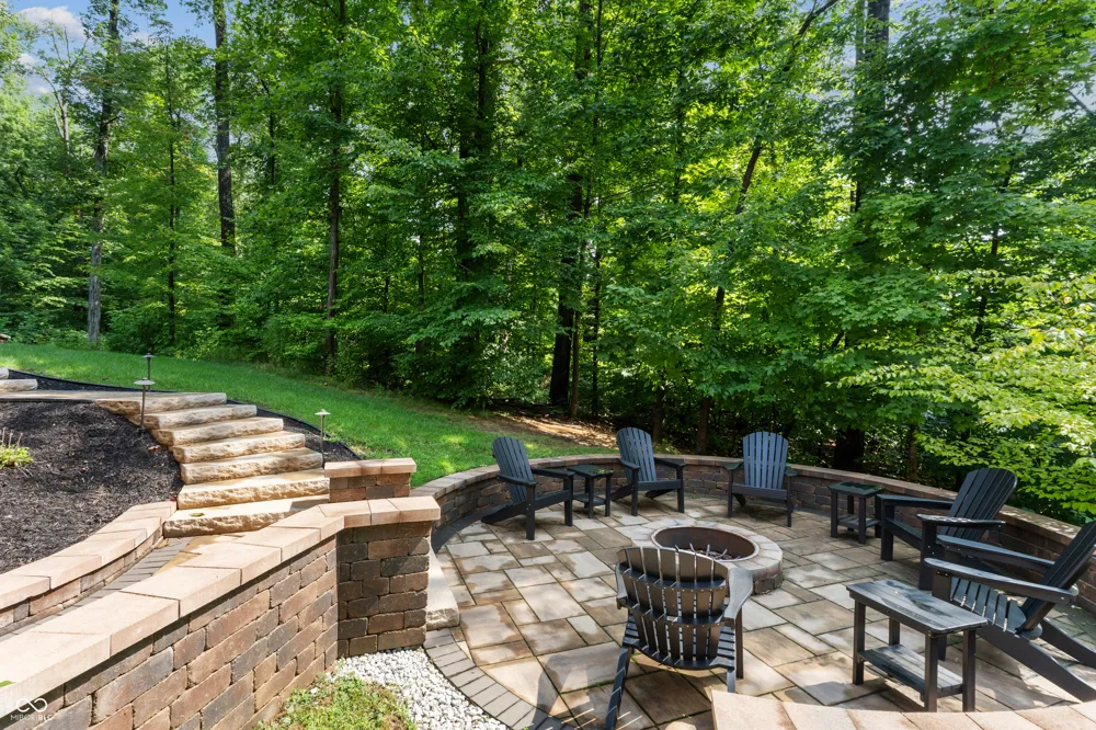5059 Oak Ridge Trail Columbus, IN 47201