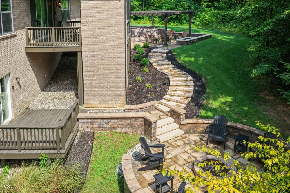 5059 Oak Ridge Trail Columbus, IN 47201