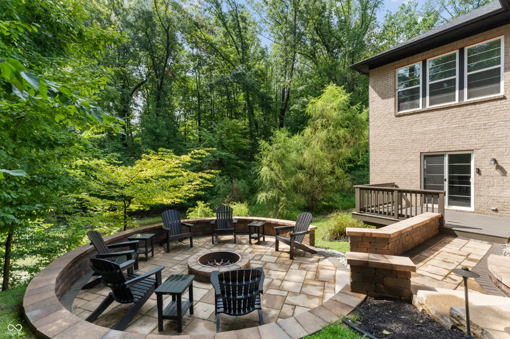 5059 Oak Ridge Trail Columbus, IN 47201