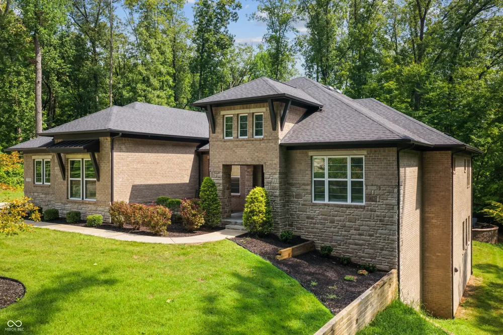 5059 Oak Ridge Trail Columbus, IN 47201