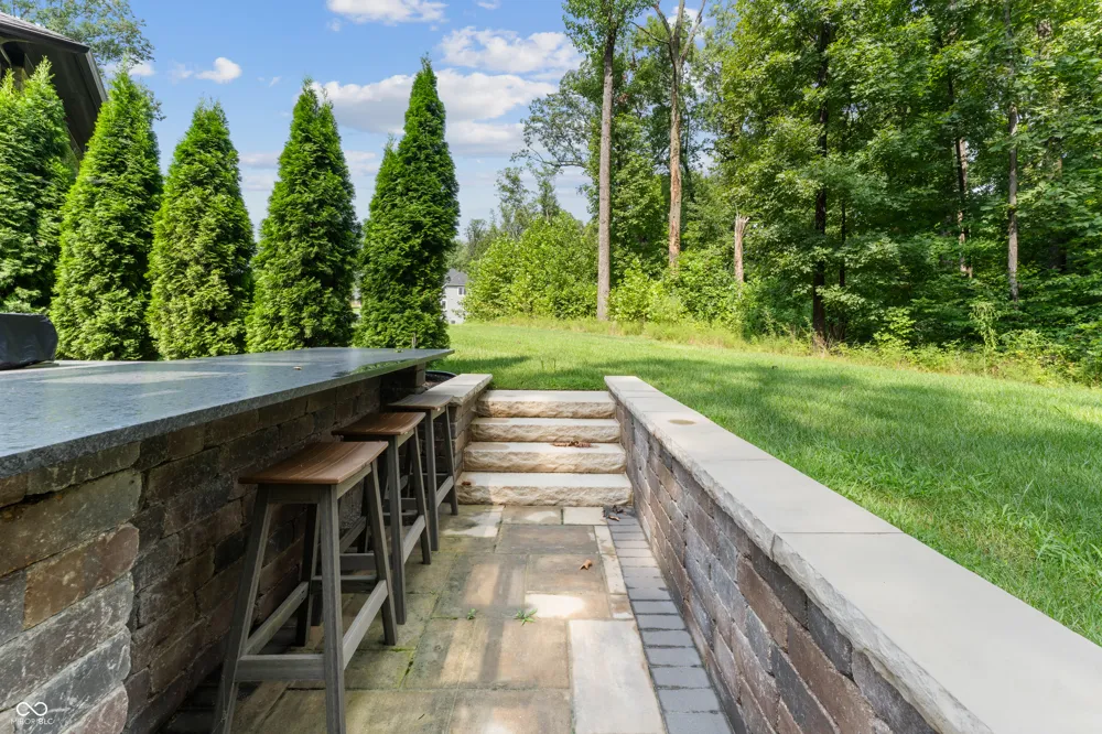 5059 Oak Ridge Trail Columbus, IN 47201