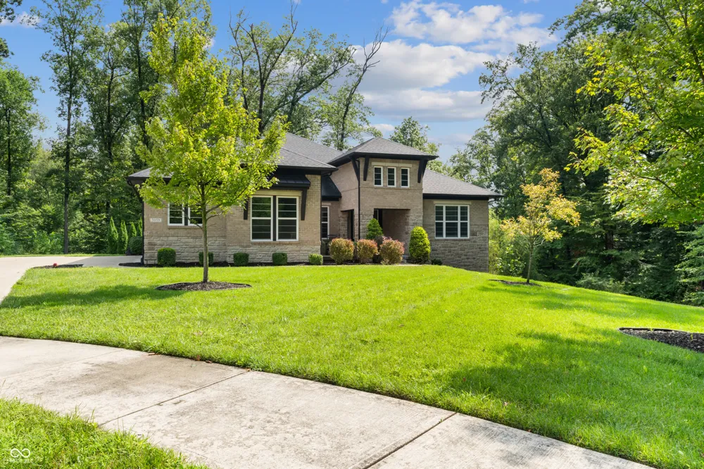 5059 Oak Ridge Trail Columbus, IN 47201