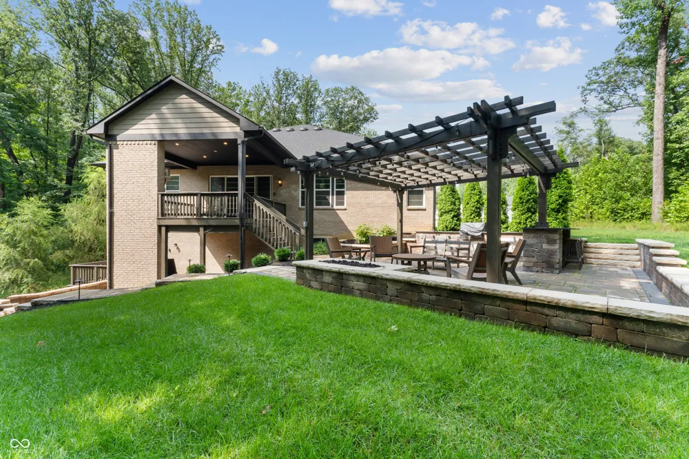 5059 Oak Ridge Trail Columbus, IN 47201