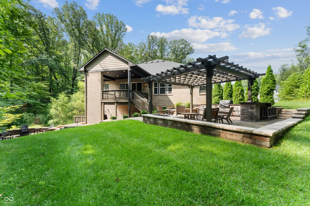 5059 Oak Ridge Trail Columbus, IN 47201