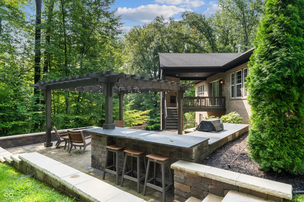 5059 Oak Ridge Trail Columbus, IN 47201