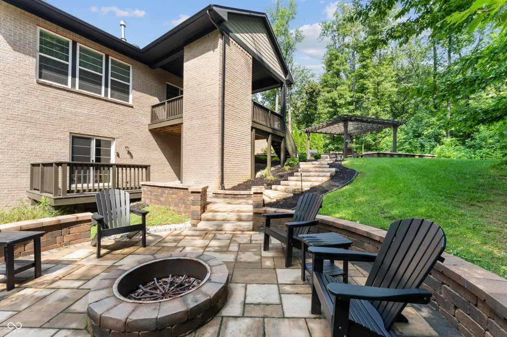 5059 Oak Ridge Trail Columbus, IN 47201
