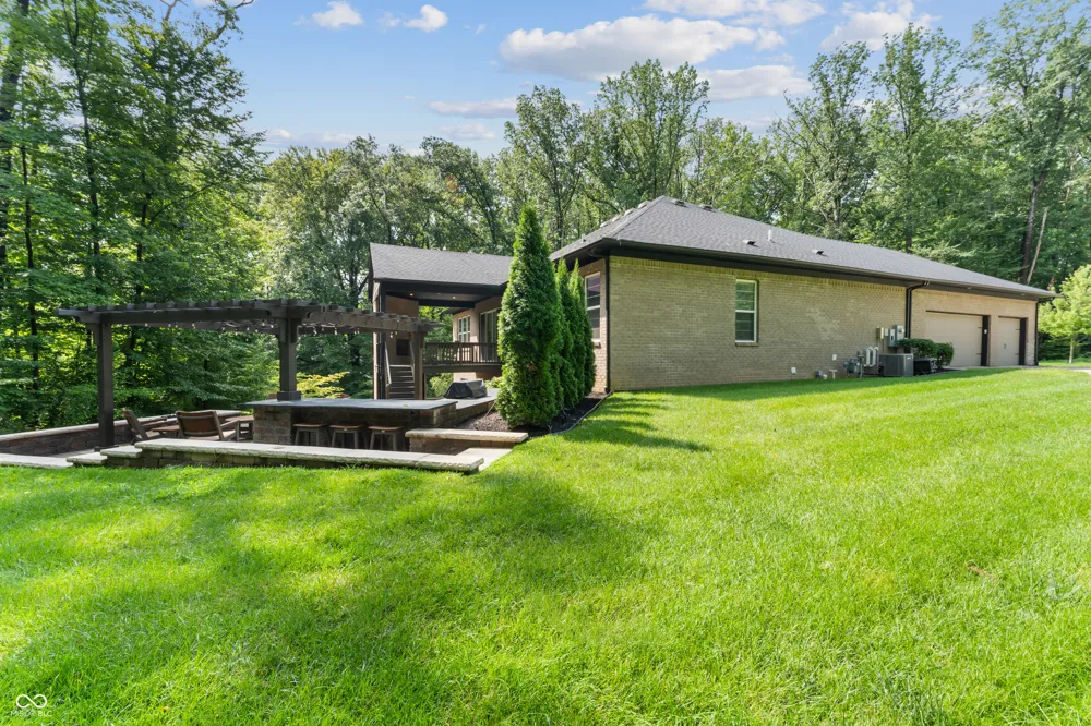 5059 Oak Ridge Trail Columbus, IN 47201