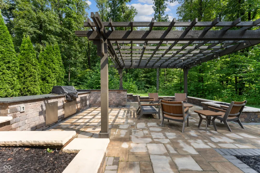 5059 Oak Ridge Trail Columbus, IN 47201
