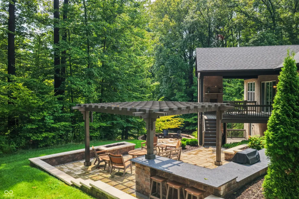 5059 Oak Ridge Trail Columbus, IN 47201