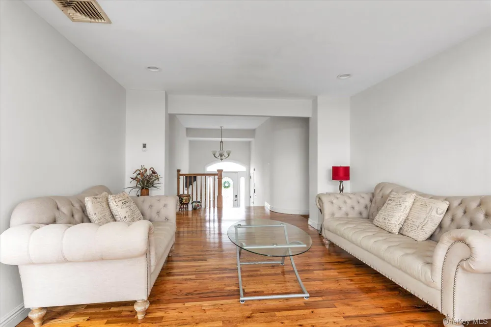 2072 Legion Street Bellmore, NY 11710