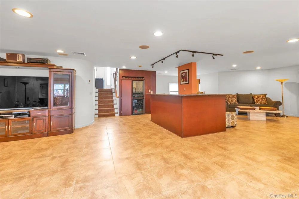 2072 Legion Street Bellmore, NY 11710