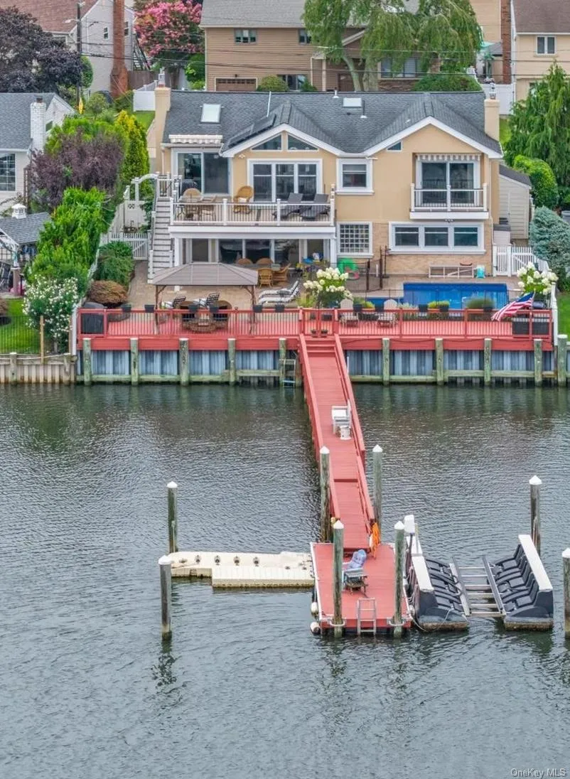 2072 Legion Street Bellmore, NY 11710
