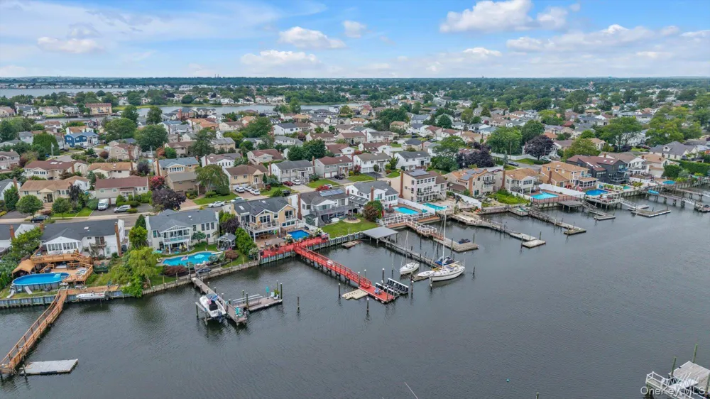 2072 Legion Street Bellmore, NY 11710