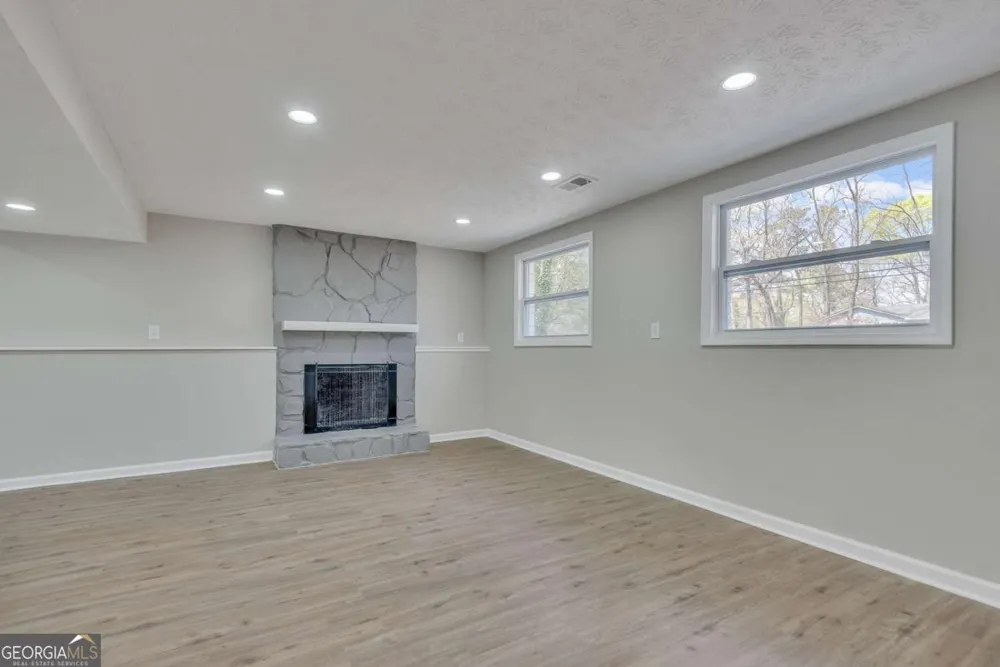 3394 Dearwood DR SW Lilburn, GA 30047