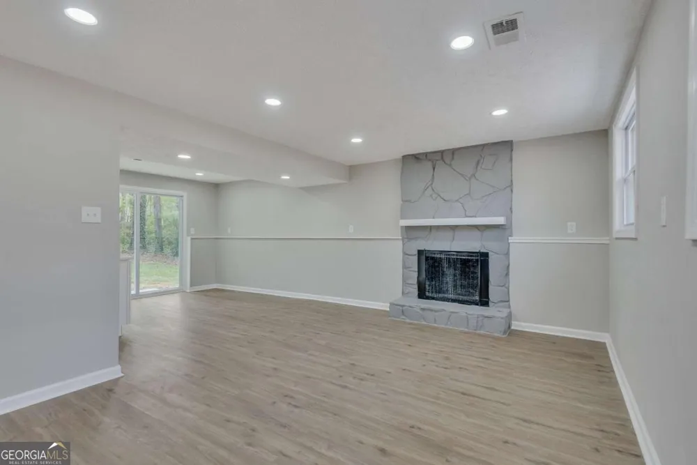 3394 Dearwood DR SW Lilburn, GA 30047