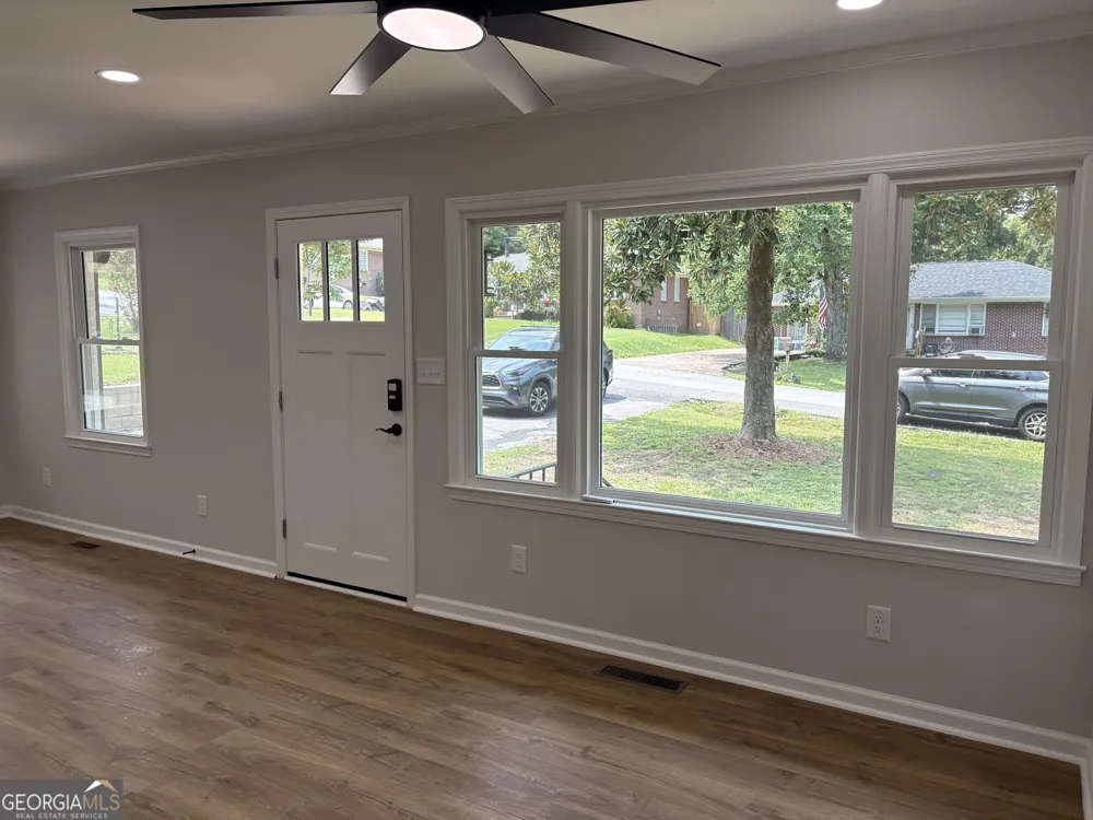 237 S Myrtle ST Winder, GA 30680