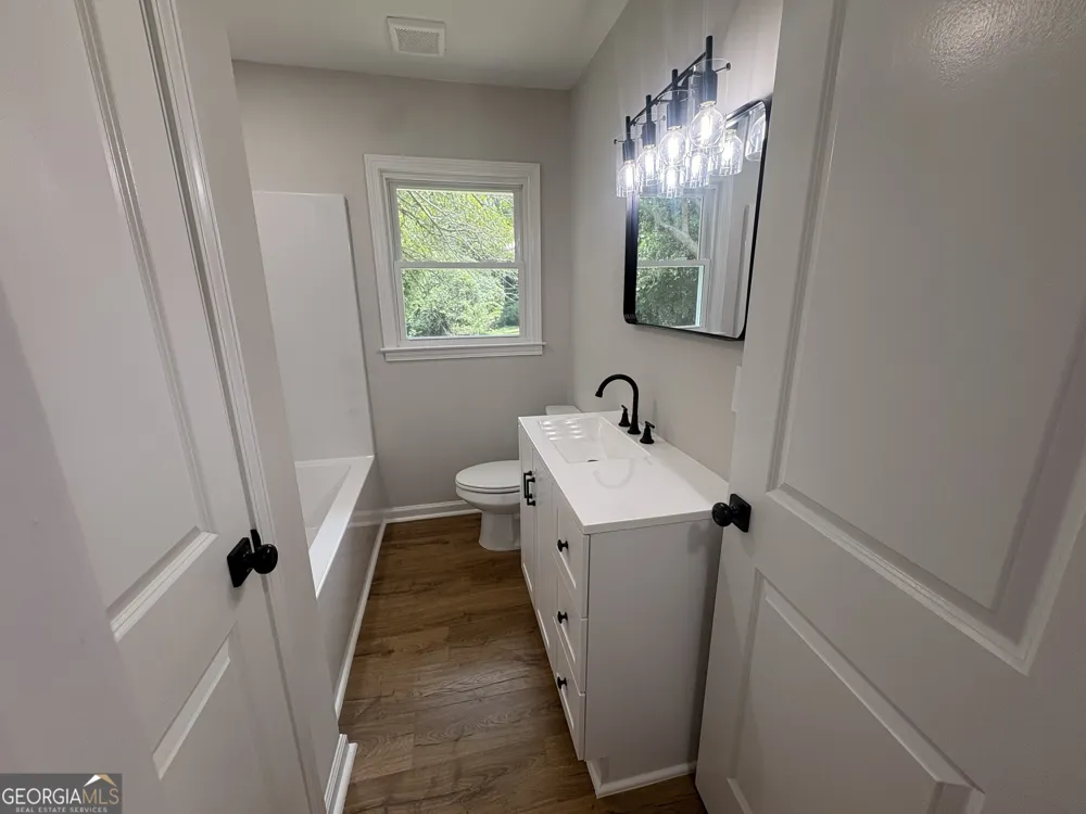 237 S Myrtle ST Winder, GA 30680