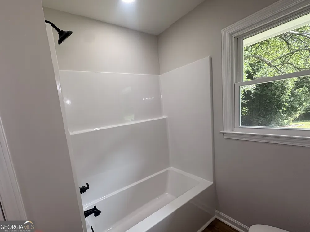 237 S Myrtle ST Winder, GA 30680