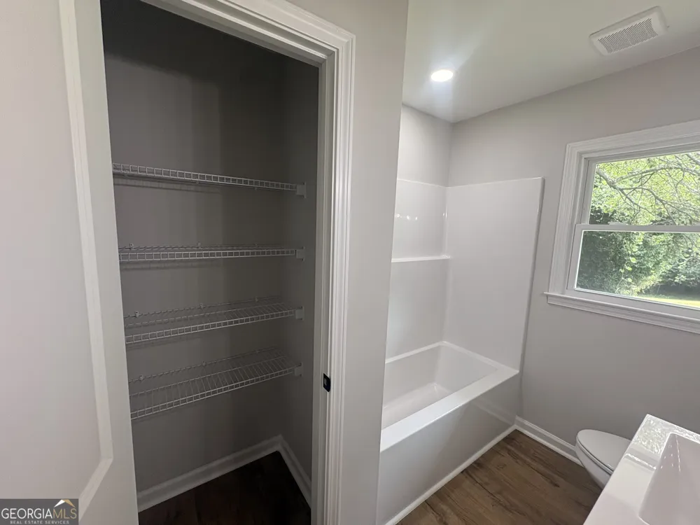 237 S Myrtle ST Winder, GA 30680