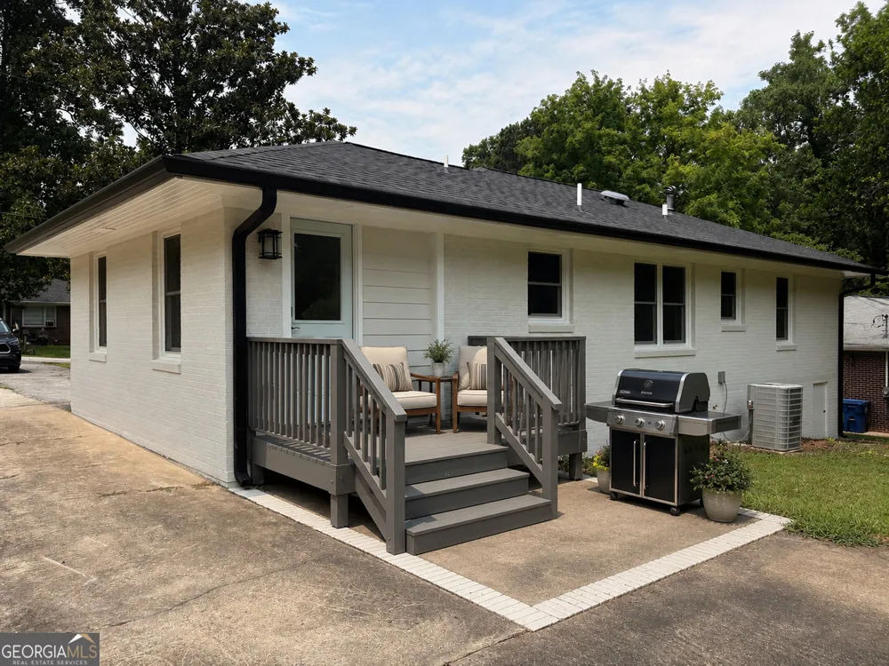 237 S Myrtle ST Winder, GA 30680