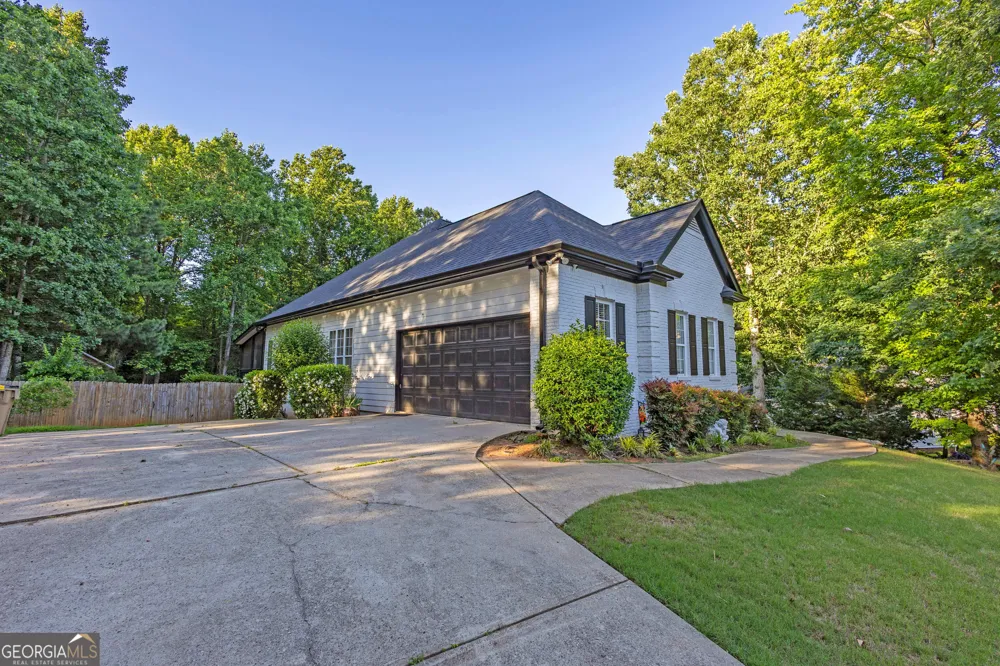 151 Dumar LN Hoschton, GA 30548
