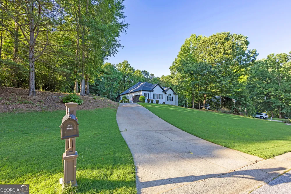 151 Dumar LN Hoschton, GA 30548