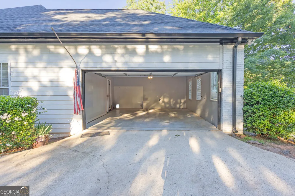151 Dumar LN Hoschton, GA 30548