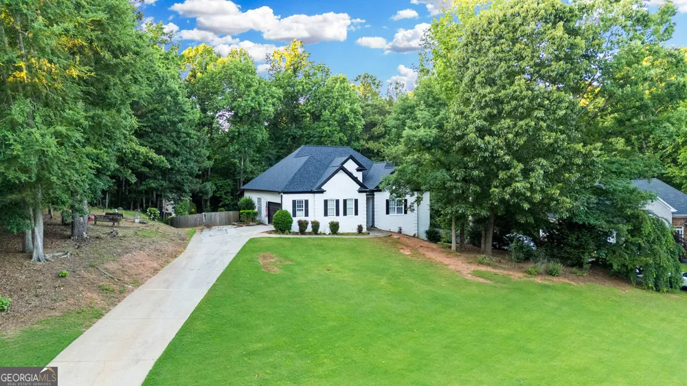 151 Dumar LN Hoschton, GA 30548