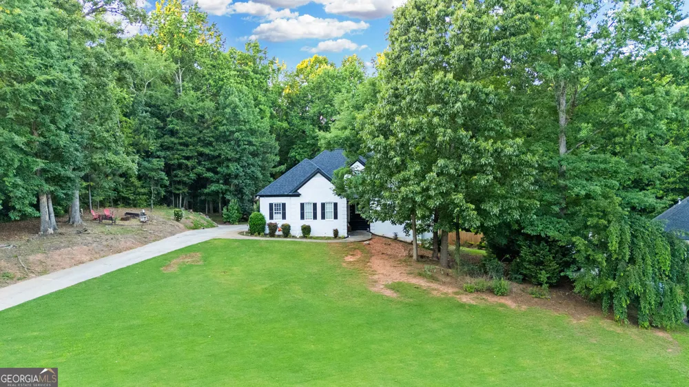 151 Dumar LN Hoschton, GA 30548