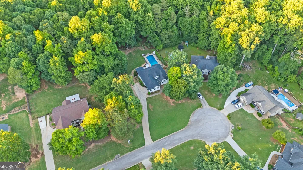 151 Dumar LN Hoschton, GA 30548