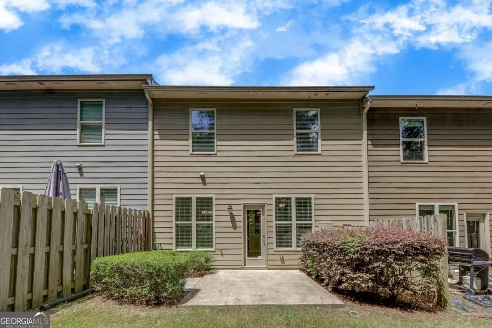 175 Sunset LN Woodstock, GA 30189