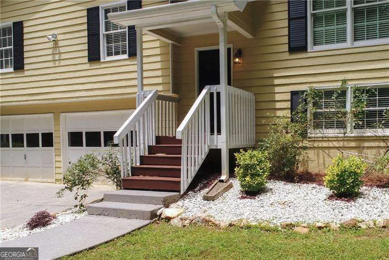 127 Angela LN Dallas, GA 30132
