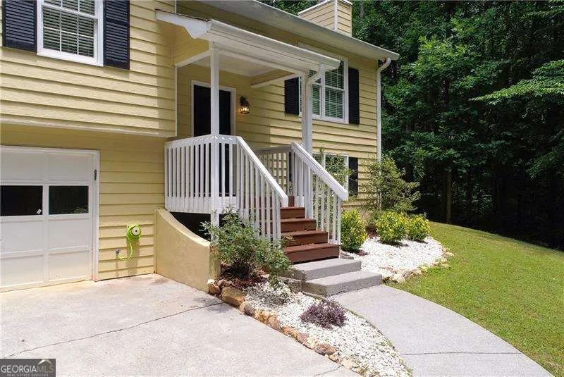 127 Angela LN Dallas, GA 30132
